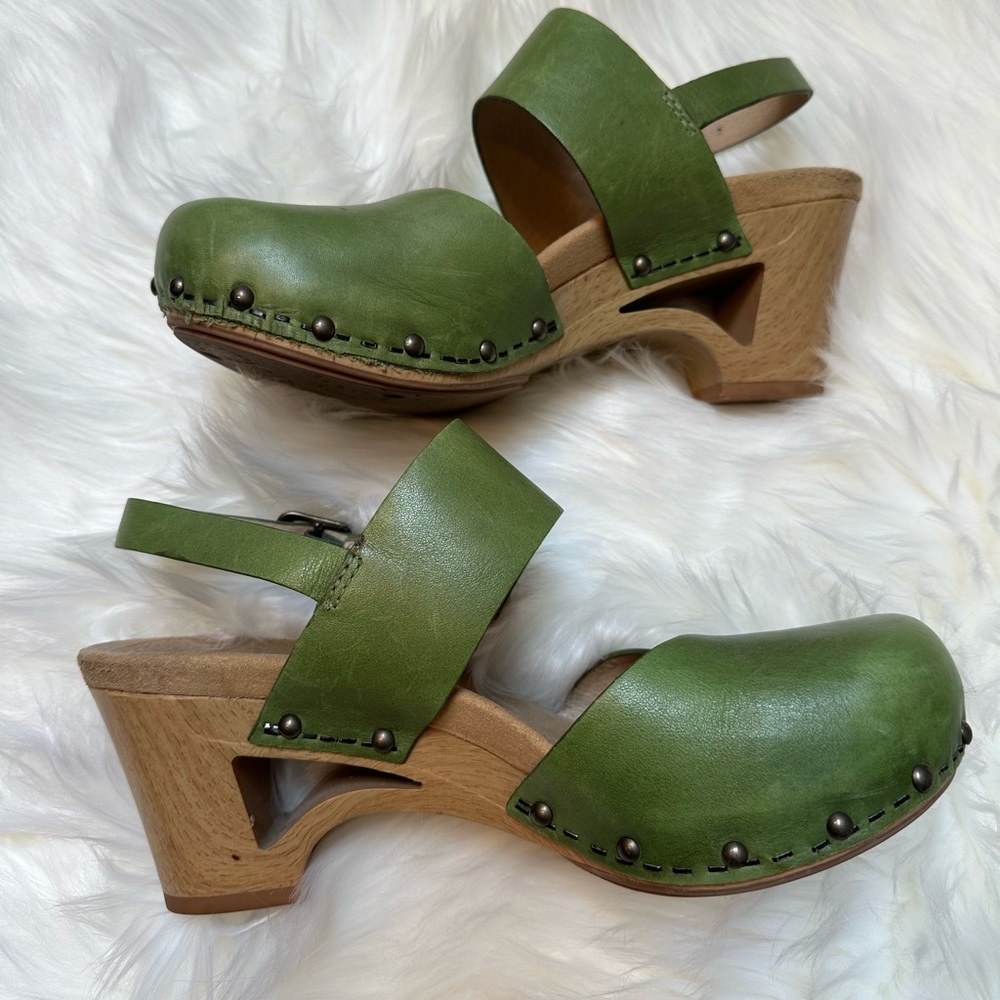 DANSKO Thea Green Leather Clogs Wood Heel Cut Out Slingback Sandals 36 EU